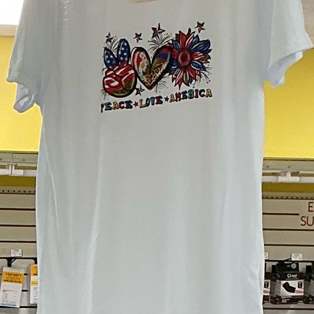 White Peace Love America T-Shirt Women’s Size Small